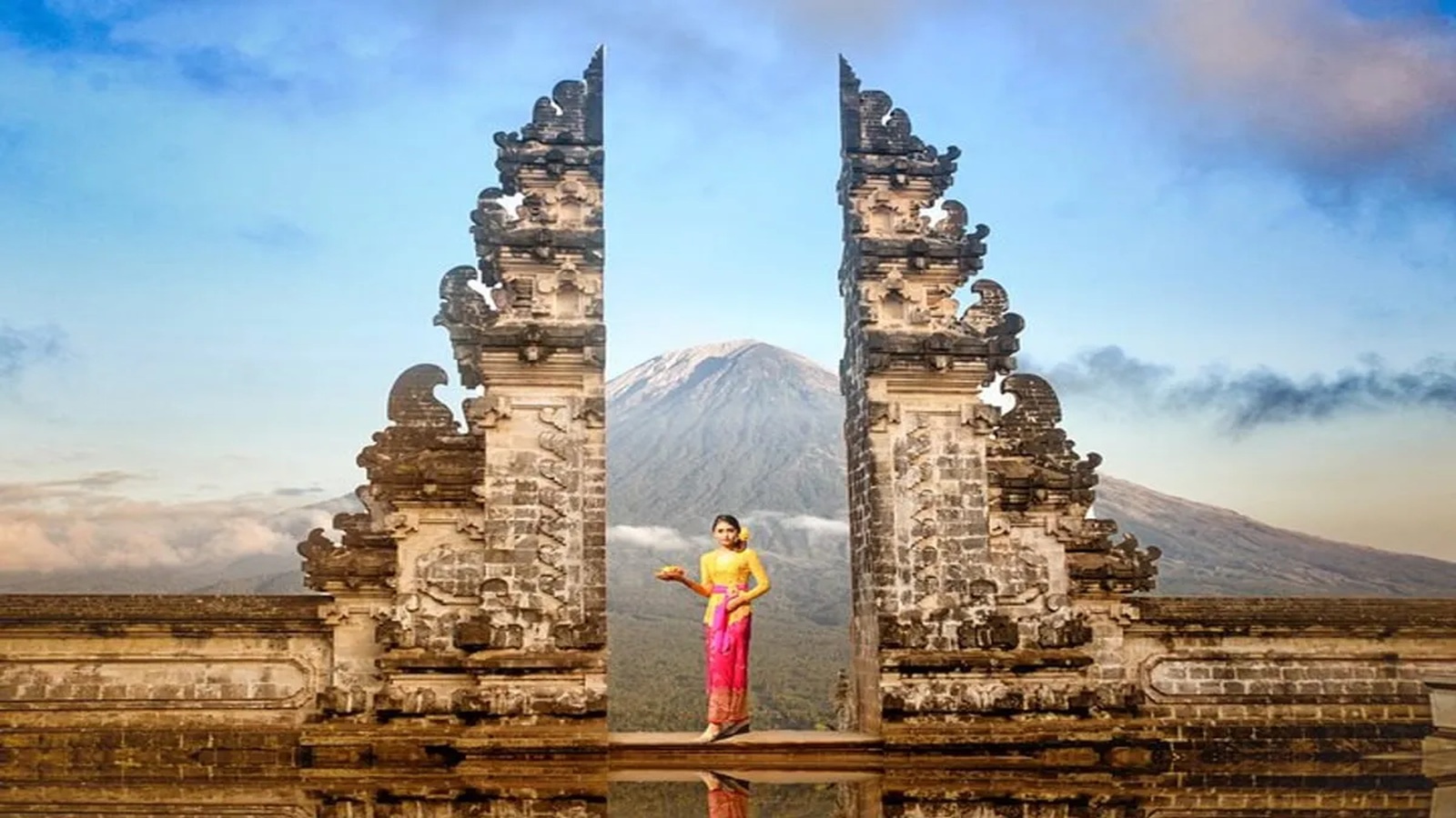 bali instagram tour lempuyang bali gate of heavenlarge