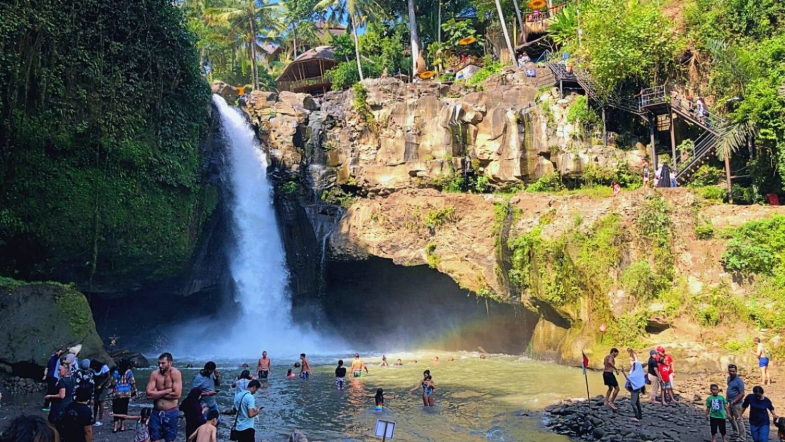 tegenungan waterfall view